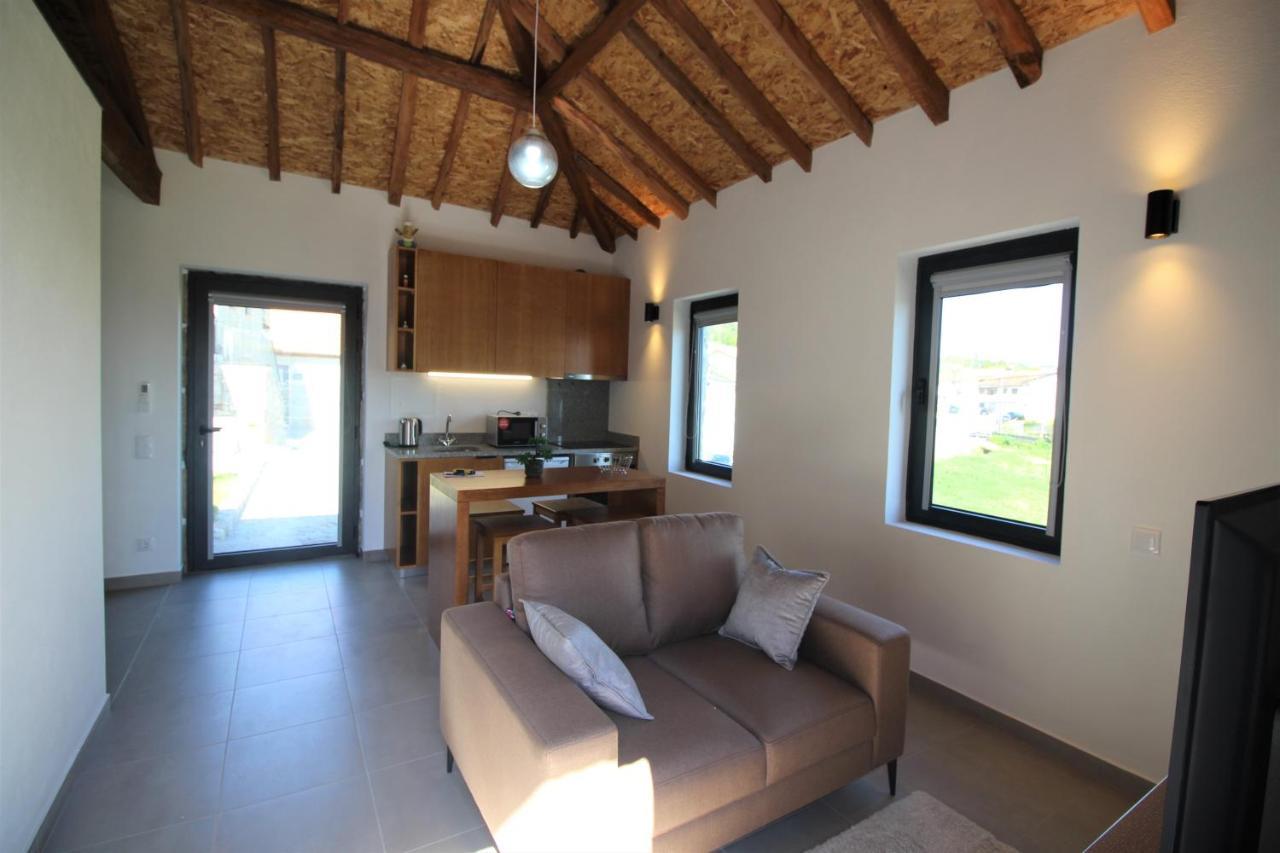 Casas Do Campo Da Moita
