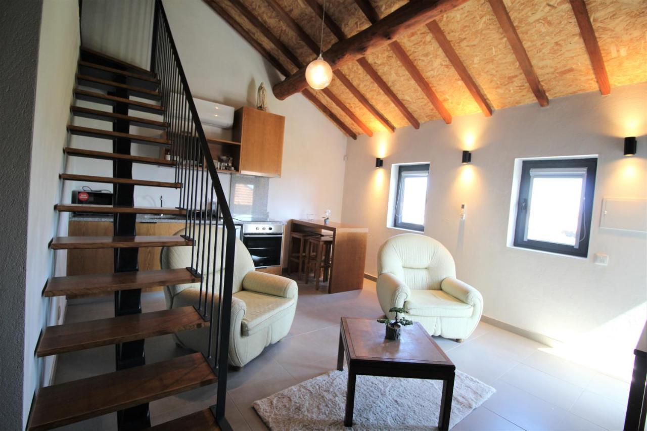 Casas Do Campo Da Moita